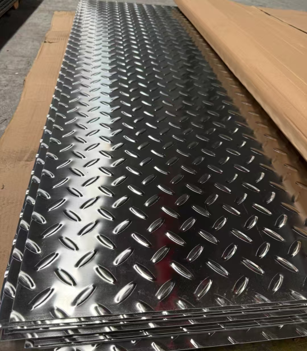 Patterned galvanized steel sheet