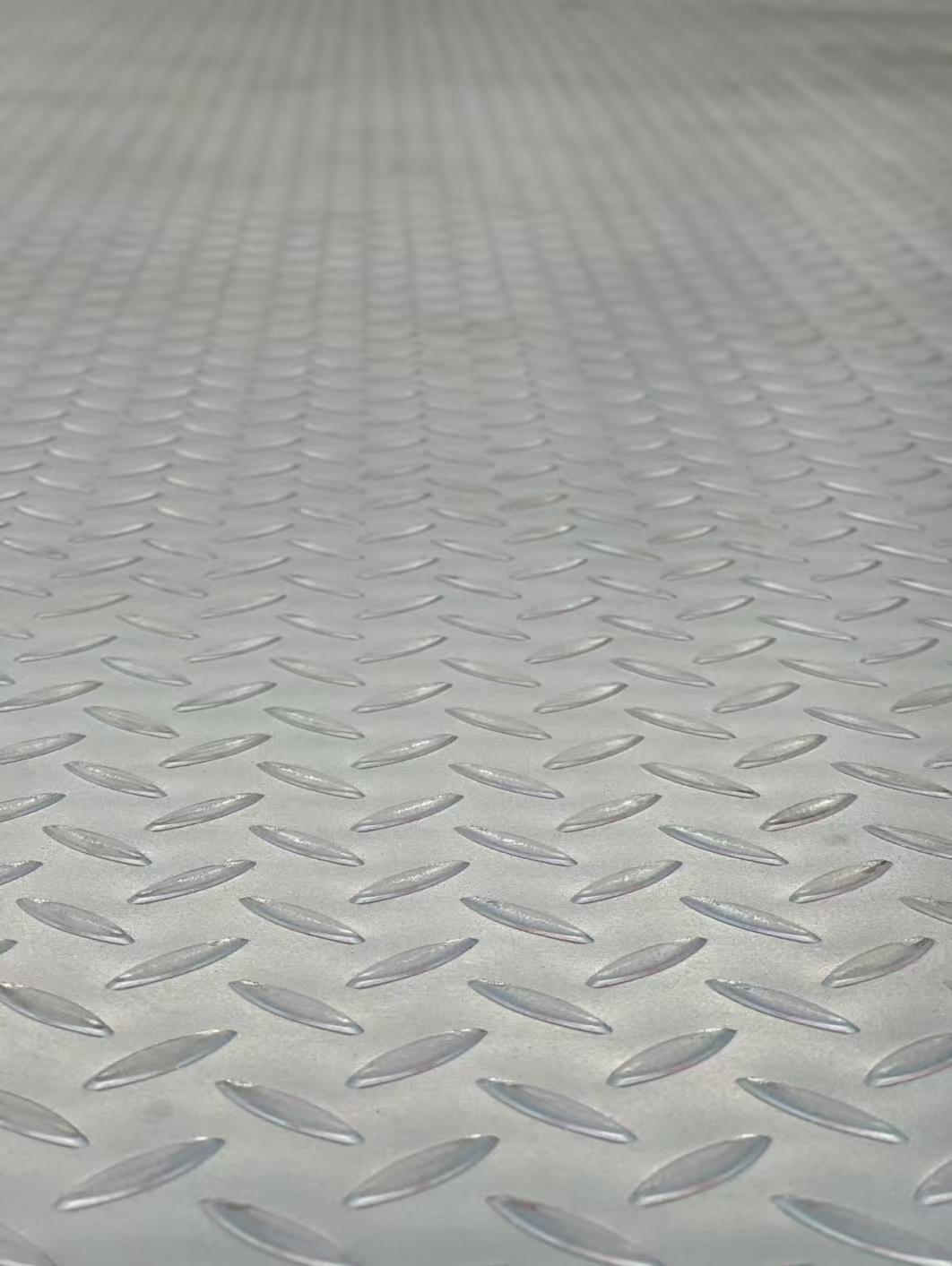 Patterned galvanized steel sheet